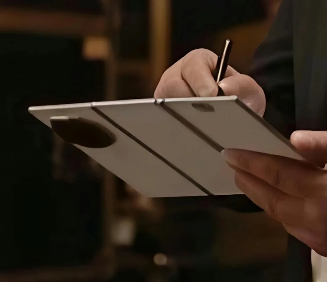 Huawei Mate XTs, üçe katlanabilir tasarımıyla sahneye çıkmaya hazırlanıyor
