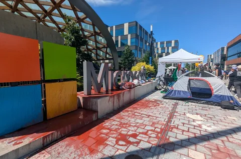 Microsoft Filistin protestolarına katılan iki çalışanını daha işten çıkardı