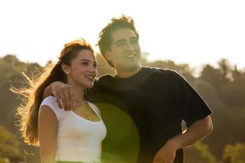 Mert Ramazan Demir ve Miray Daner’in buluştuğu “Bize Bi’şey Olmaz” Disney+’a geliyor