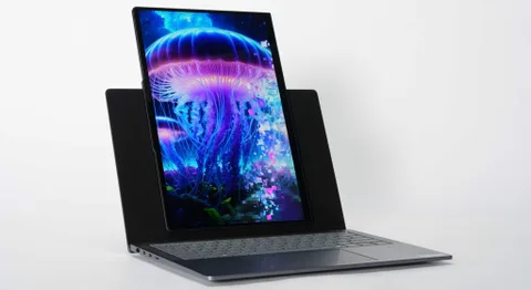 Lenovo, dönebilen ekranlı konsept dizüstü bilgisayarı ThinkBook VertiFlex Concept’i tanıttı