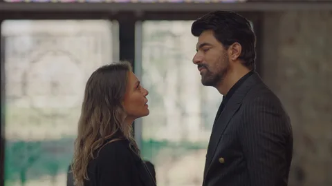 Netflix, Engin Akyürek ve Aslı Enver’i buluşturan yeni dizisi “Enfes Bir Akşam” için tarih verdi