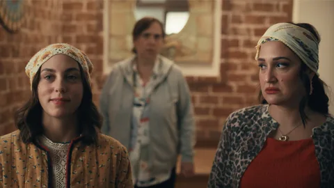 Netflix, Gupse Özay imzalı Platonik: Mavi Dolunay Otel için yeni fragman yayınladı