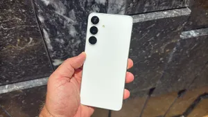 Exynos 2400 ve 7 yıl güncelleme desteğiyle gelen Galaxy S25 FE, 36 bin TL’nin altına geriledi