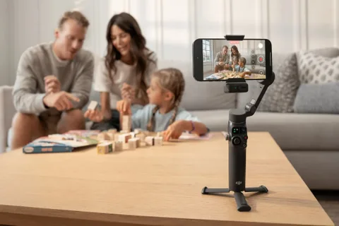 DJI Osmo Mobile 8, 360 derece dönüş ve Apple DockKit desteğiyle tanıtıldı