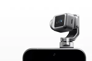 HONOR Robot Phone kamerasını 180 derece döndürecek