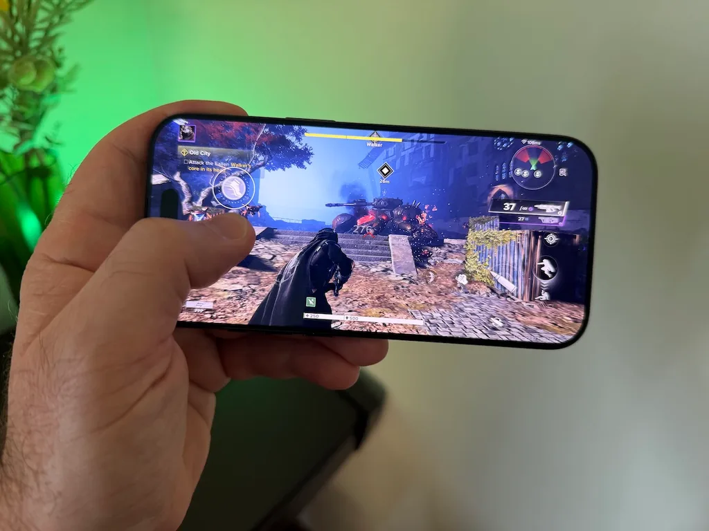 iPhone 18 serisinde ekran tarafında neler değişiyor? Yeni sızıntı önemli ipuçları veriyor