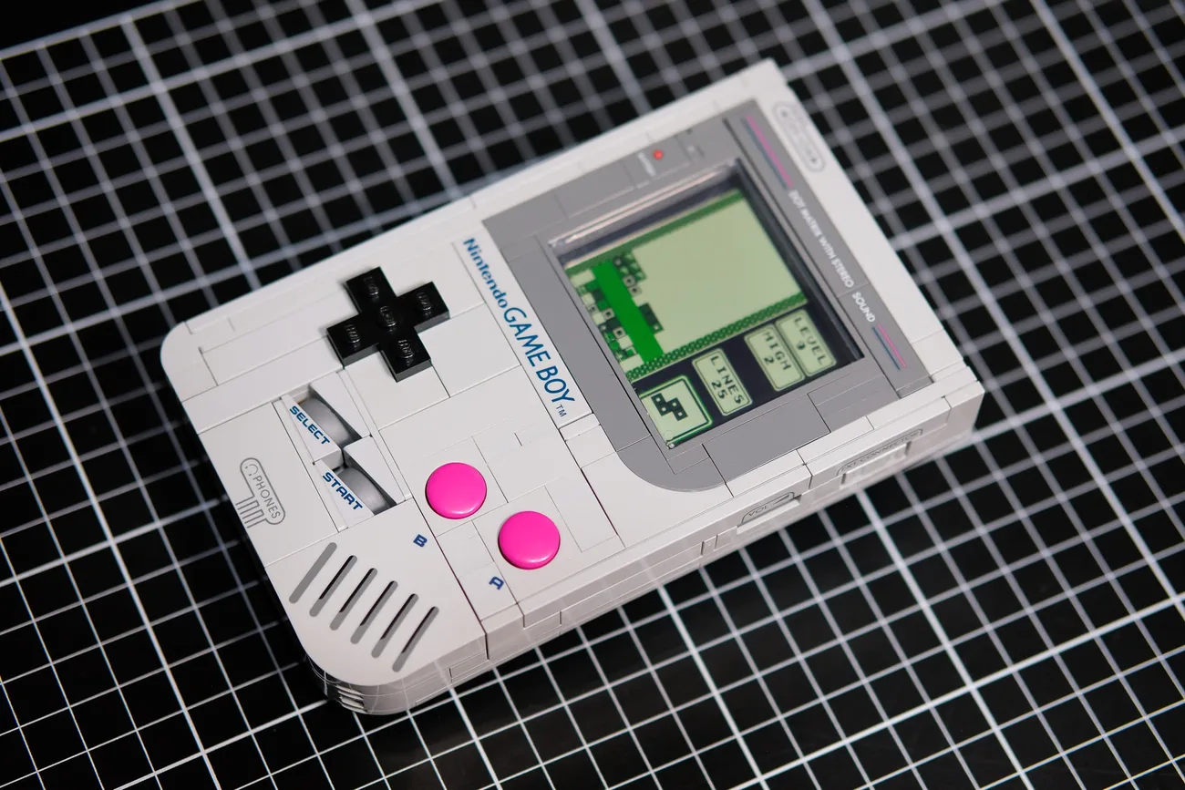 Lego’nun özel Game Boy seti, gerçek kartuşları çalıştıracak hale getirildi