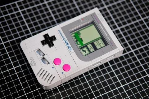 Lego’nun özel Game Boy seti, gerçek kartuşları çalıştıracak hale getirildi