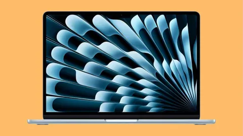 256 GB kapasiteli MacBook Air M4 13.6 inç modelinde 6.450 TL indirim