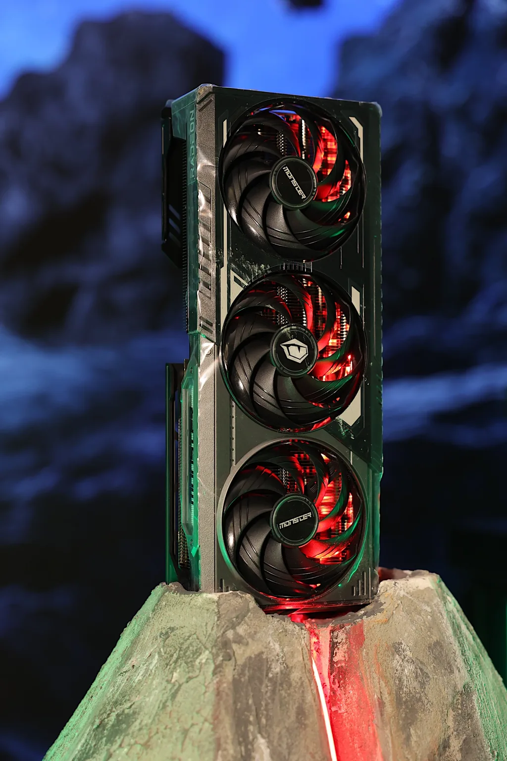 Monster, AMD işlemcili masaüstü serisini piyasaya sürdü
