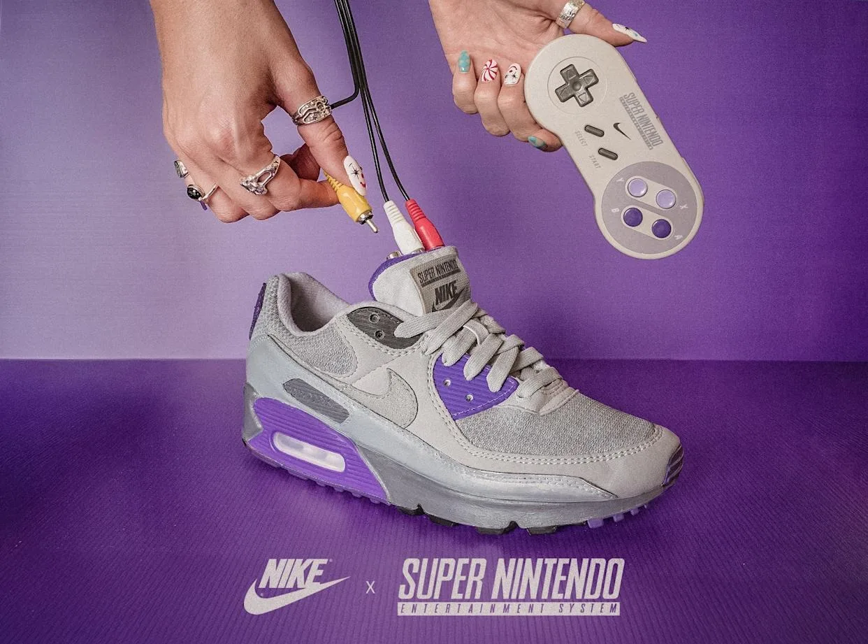 SNES 35. yıl dönümünde Nike Air Max 90’ın içine yerleştirildi