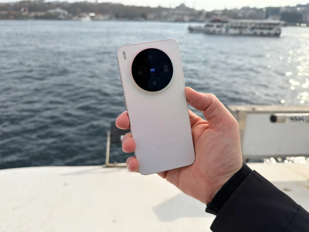 Gücün ve kamera yeteneklerinin en kompakt hâli: vivo X300 İncelemesi