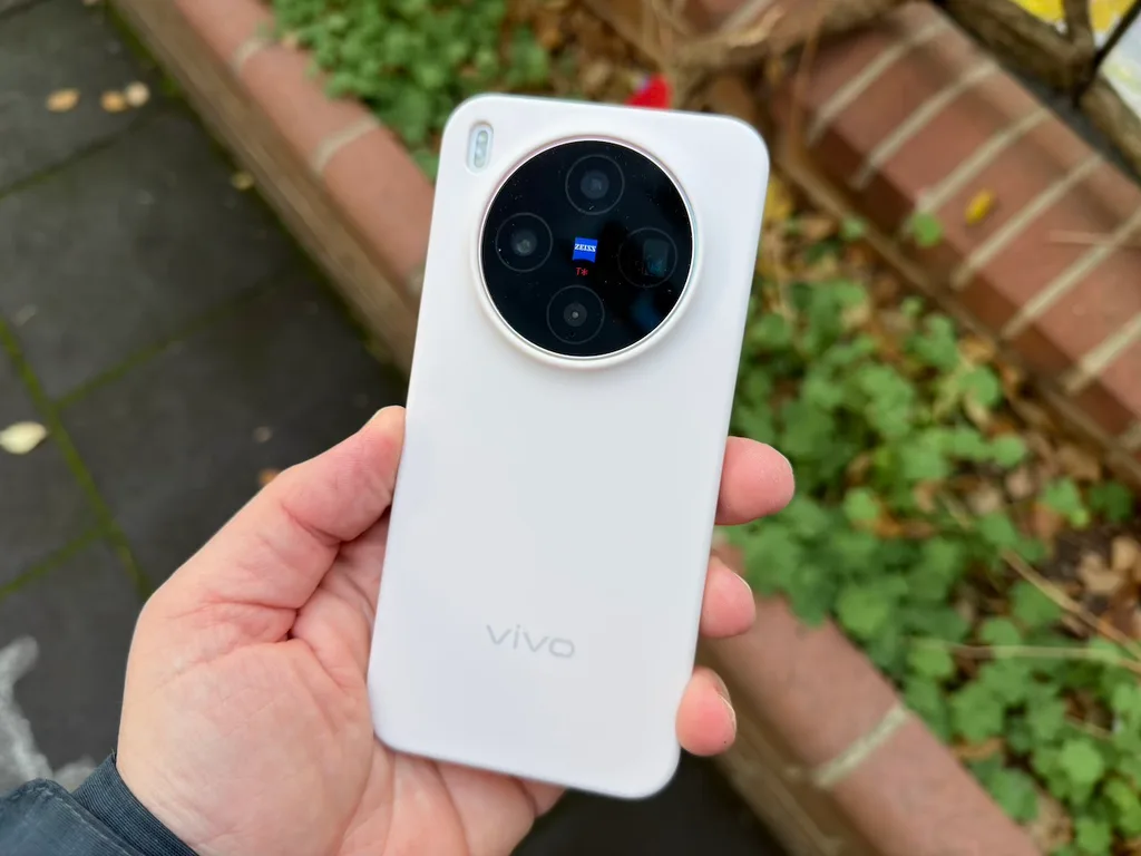 Gücün ve kamera yeteneklerinin en kompakt hâli: vivo X300 İncelemesi
