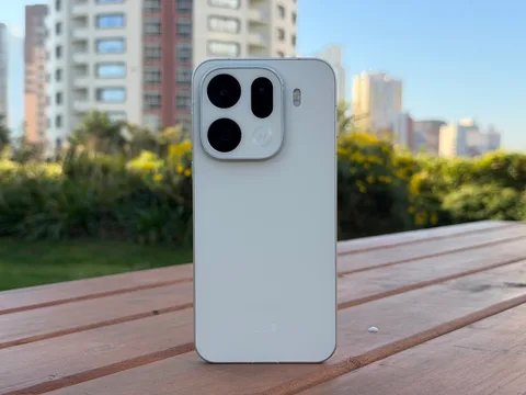Oppo Find X10 Pro Max büyük ekran ve 200 MP kamerayla test ediliyor