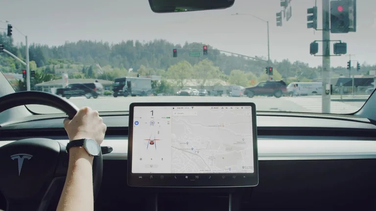 Amerikan futbolu koçunun Tesla kazasında Autopilot açıkmış