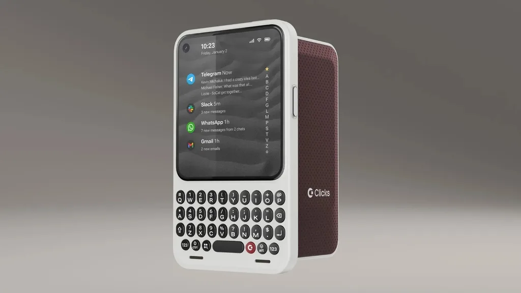 QWERTY klavyeli Clicks Communicator, akıllı telefon kullanımını sadeleştiriyor