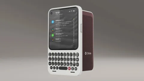 QWERTY klavyeli Clicks Communicator, akıllı telefon kullanımını sadeleştiriyor