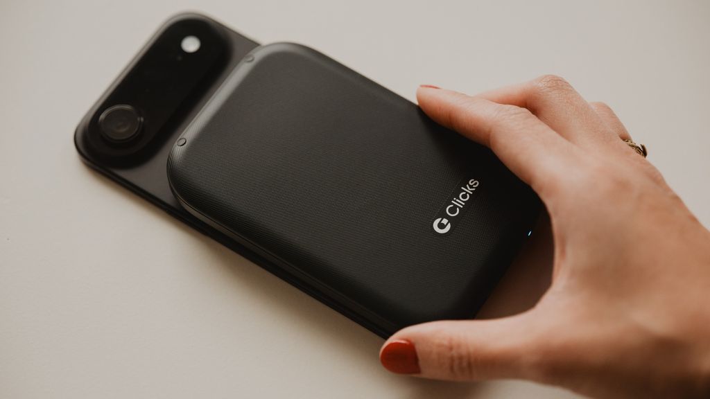 Telefonlara fiziksel klavye geri dönüyor: Clicks Power Keyboard