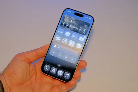Apple iOS 26.4 ile Liquid Glass parlamasını azaltan ayar ekliyor