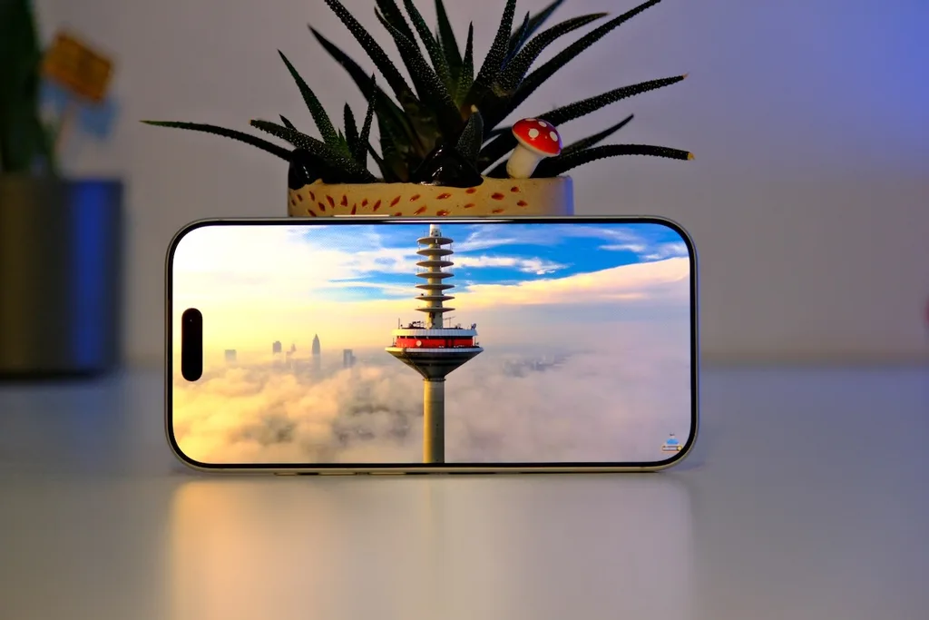 Apple’ın 20. yıl iPhone’u daha büyük ekranla gelebilir