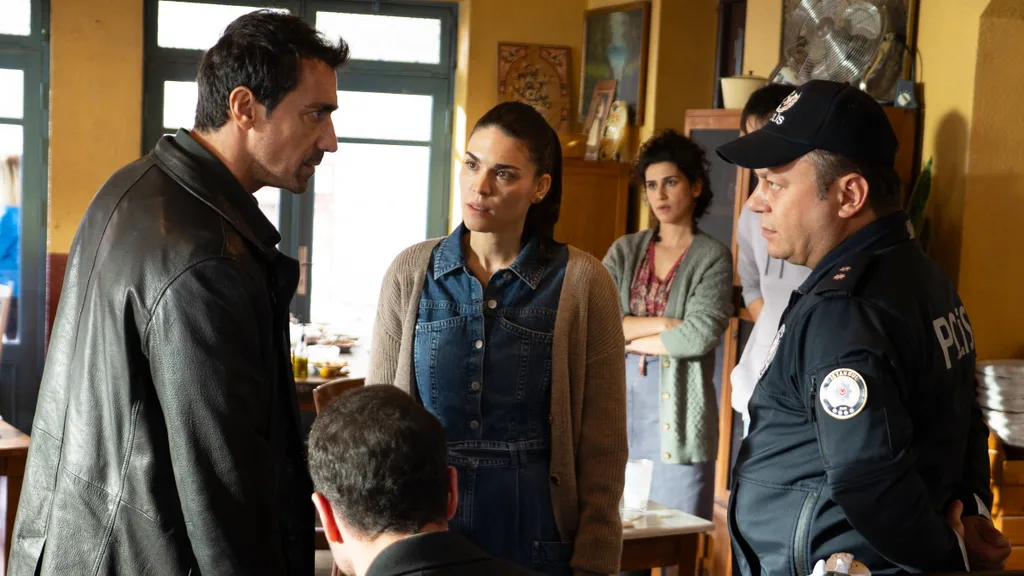 Netflix’in yeni yerli dizisi Ayrılık da Sevdaya Dahil’in fragmanı yayınlandı