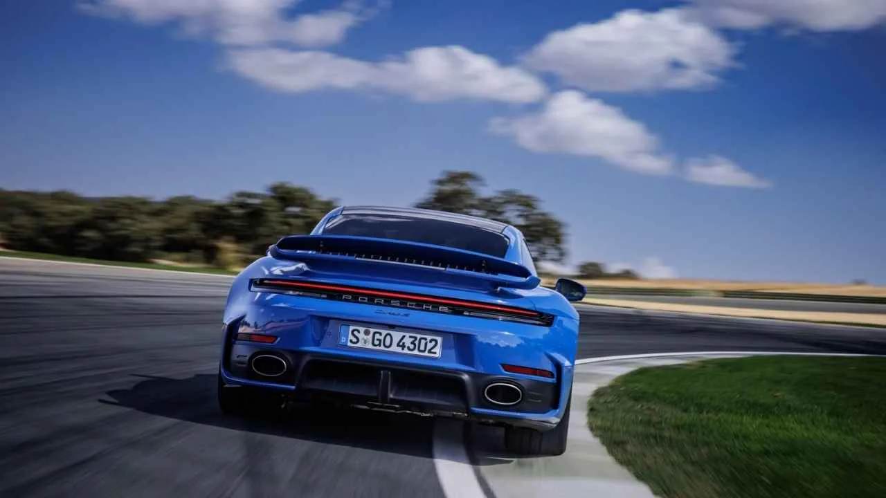 Porsche Avrupa’da dengeleri değiştirdi: Elektrikli modeller ilk kez öne geçti