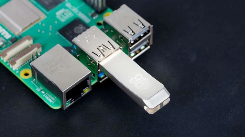 Raspberry Pi, depolamayı bu kez USB bellekle ele aldı