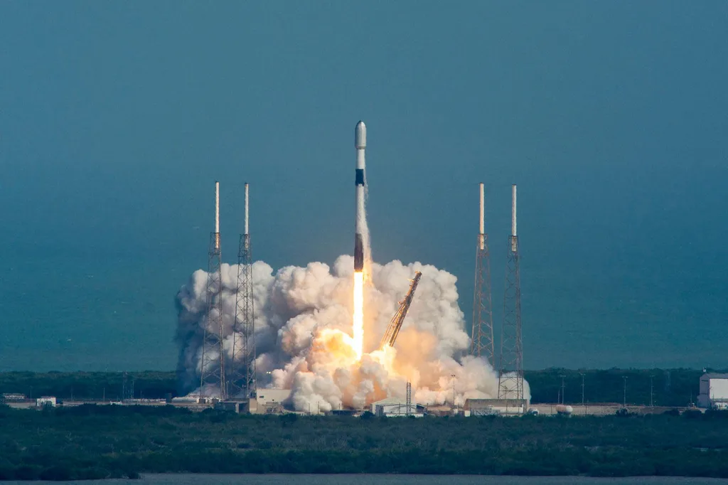 Starlink uydu ağı büyüyor: SpaceX’e ikinci nesil uydular için onay çıktı