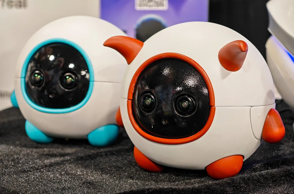 Bu robot, evcil hayvanınızı gün boyu takip edip video çekiyor: Vex tanıtıldı