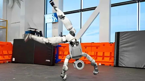 Atlas tek akışta takla ve arkaya salto yapıyor