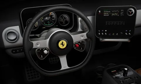 Ferrari’nin ilk elektrikli otomobili Luce ortaya çıktı: İç tasarımda Jony Ive imzası