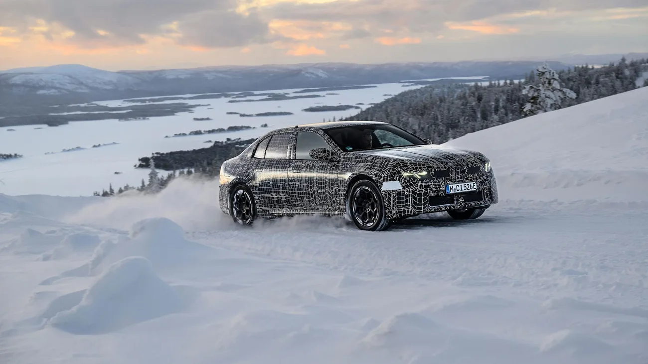 BMW’nin yeni i3 prototipi buz üzerinde gücünü gösterdi