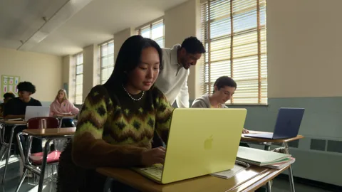 Apple MacBook Neo 2 için dokunmatik ekran planlıyor