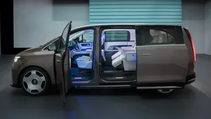 Mercedes-Benz VLE yola çıkıyor: 8 kişilik elektrikli lüks van