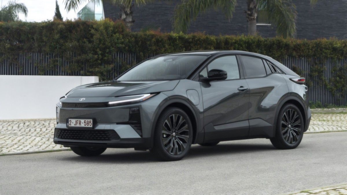 Toyota C-HR+ geliyor: 607 km menzil, yeni tasarım