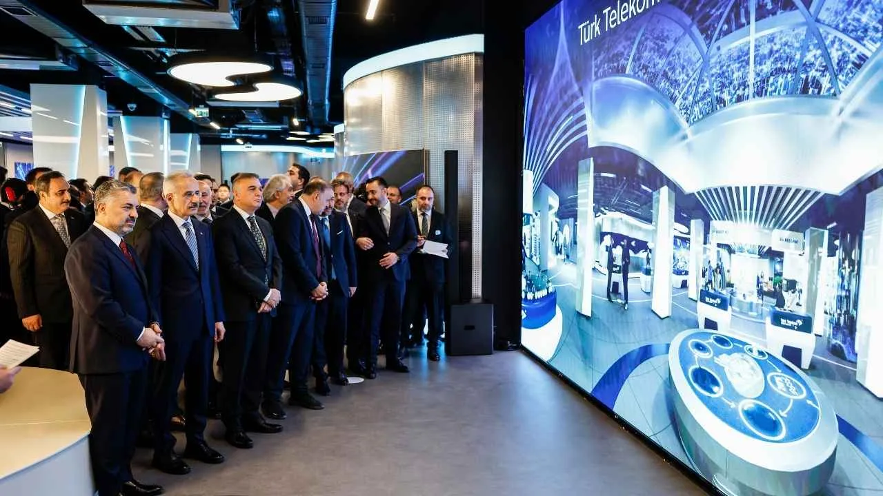 Türk Telekom Teknoloji ve İnovasyon Merkezi açıldı: 5G bağlantısıyla Çanakkale Köprüsü’ne canlı bağlanıldı