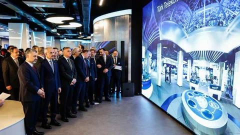 Türk Telekom Teknoloji ve İnovasyon Merkezi açıldı: 5G bağlantısıyla Çanakkale Köprüsü’ne canlı bağlanıldı
