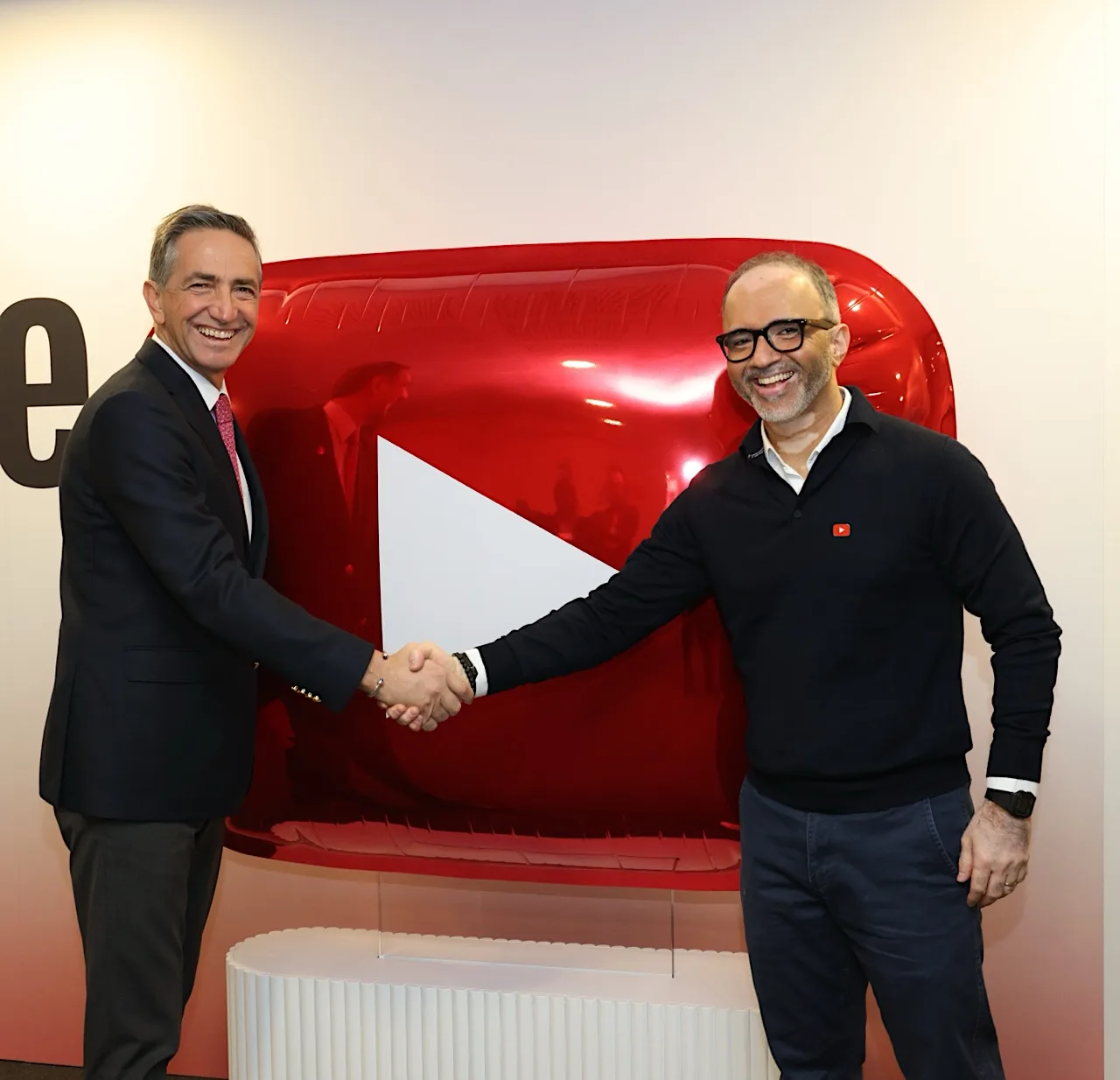 Vodafone Türkiye, mobil faturalı müşterilerine 3 ay ücretsiz YouTube Premium üyeliği sunacağını duyurdu