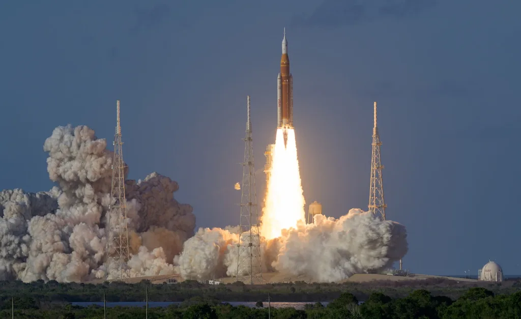 Artemis II fırlatıldı: İnsanlık yıllar sonra yeniden Ay yolunda