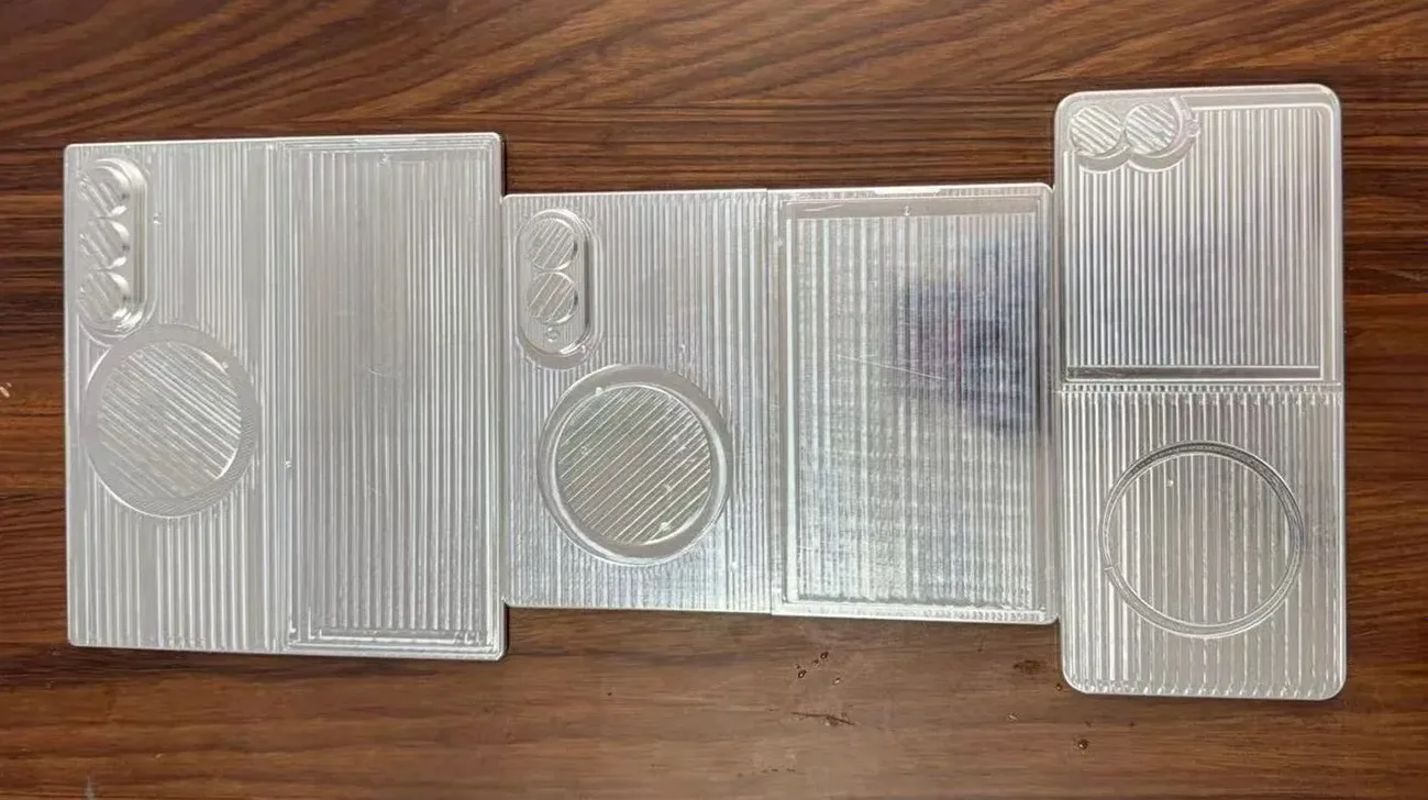 Galaxy Z Fold 8 Wide tasarımı ilk kez net şekilde ortaya çıktı