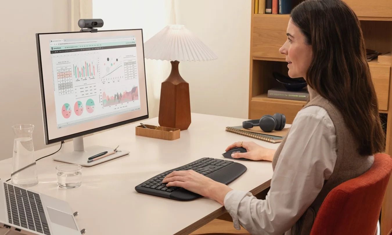 Logitech M850 L avuç içi yastığıyla sessiz çalışma alanı kuruyor