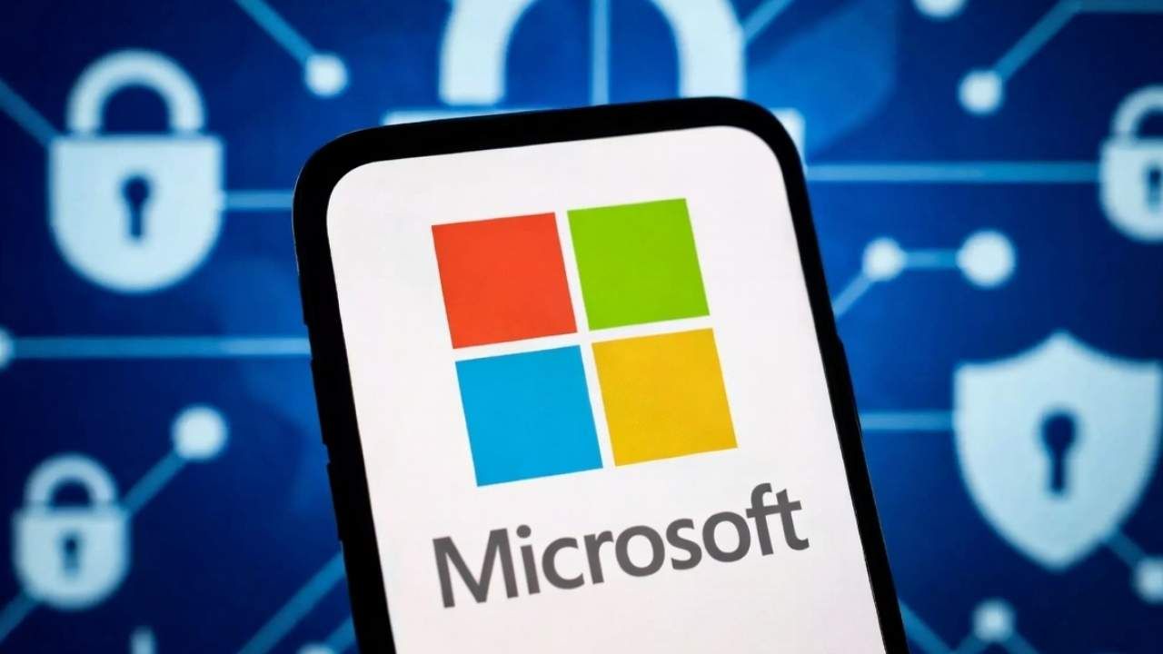 Microsoft, Windows açıklarını yayımlayan araştırmacıya hukuk sopası gösterdi