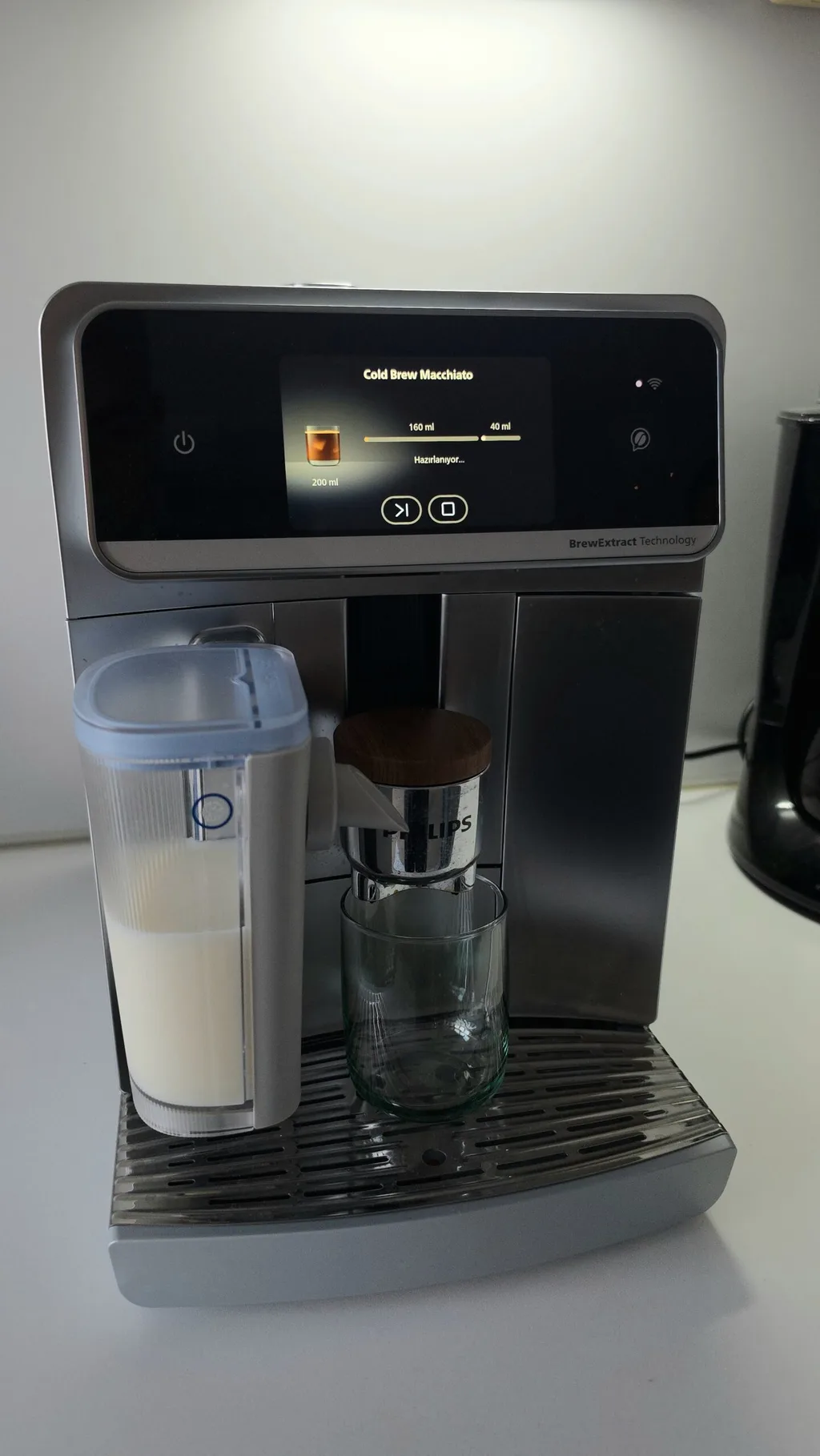 Evde kahvehane kalitesi artık gerçek mi? Philips Café Aromis 8000 Serisi İncelemesi