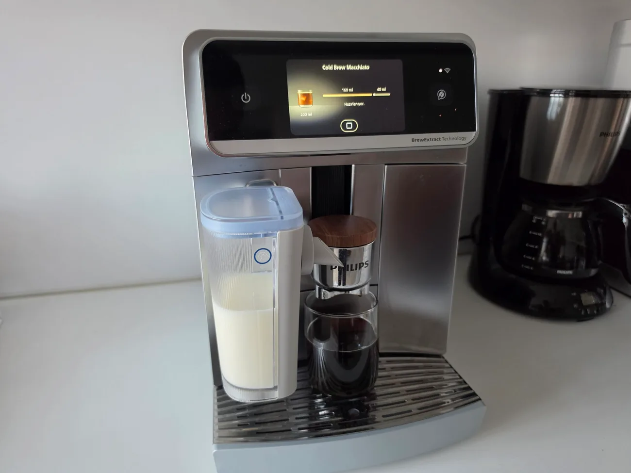 Evde kahvehane kalitesi artık gerçek mi? Philips Café Aromis 8000 Serisi İncelemesi