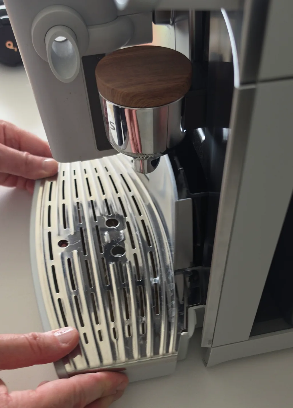 Evde kahvehane kalitesi artık gerçek mi? Philips Café Aromis 8000 Serisi İncelemesi