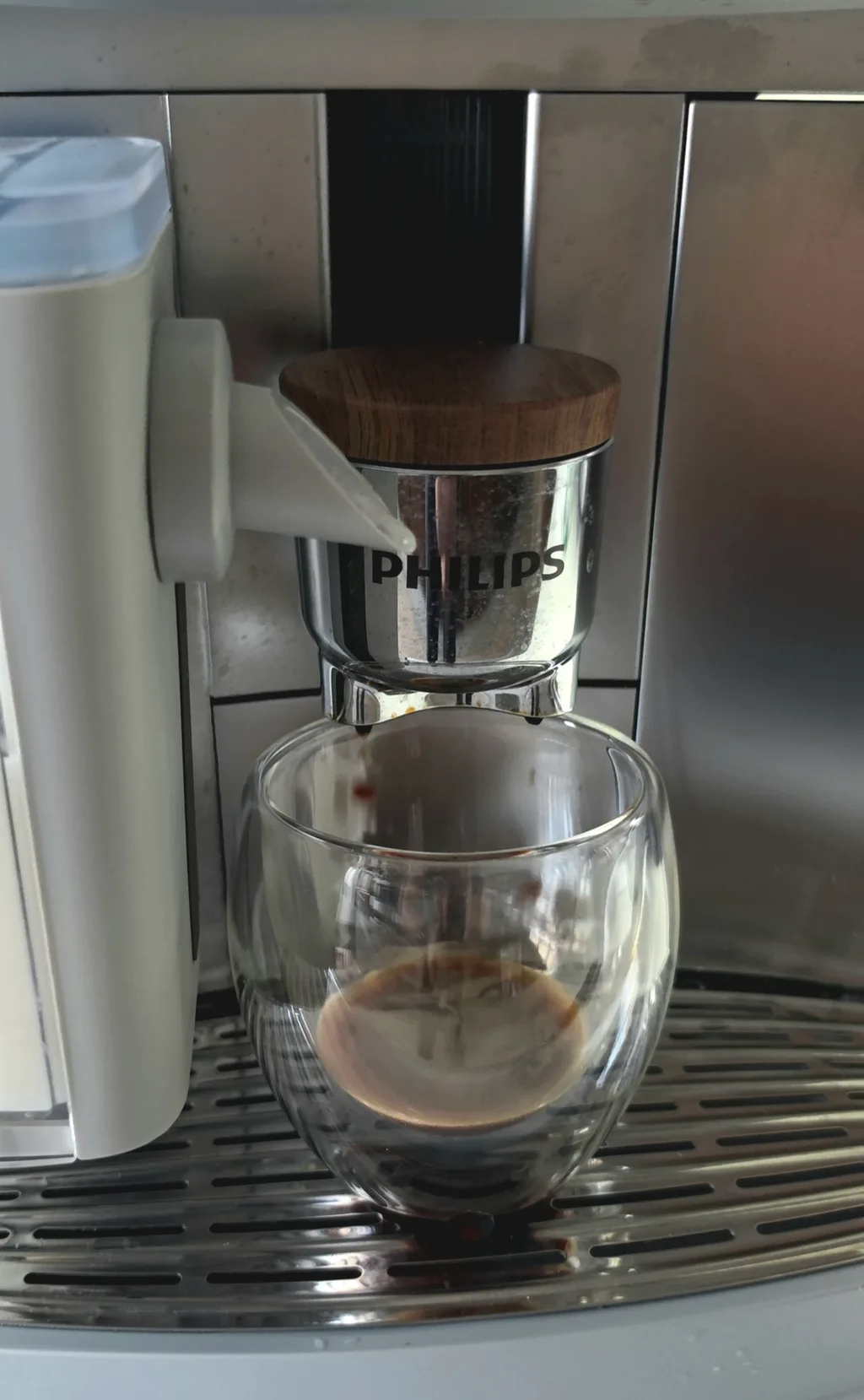 Evde kahvehane kalitesi artık gerçek mi? Philips Café Aromis 8000 Serisi İncelemesi