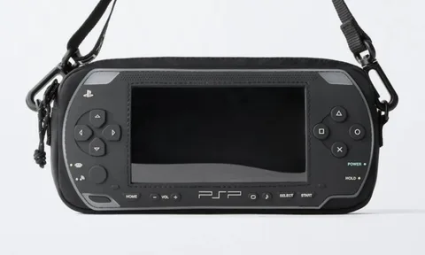 Sony yapmadı, Zara yaptı: PSP çanta olarak geri döndü