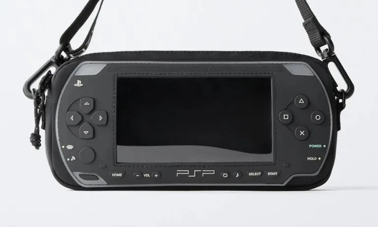 Sony yapmadı, Zara yaptı: PSP çanta olarak geri döndü