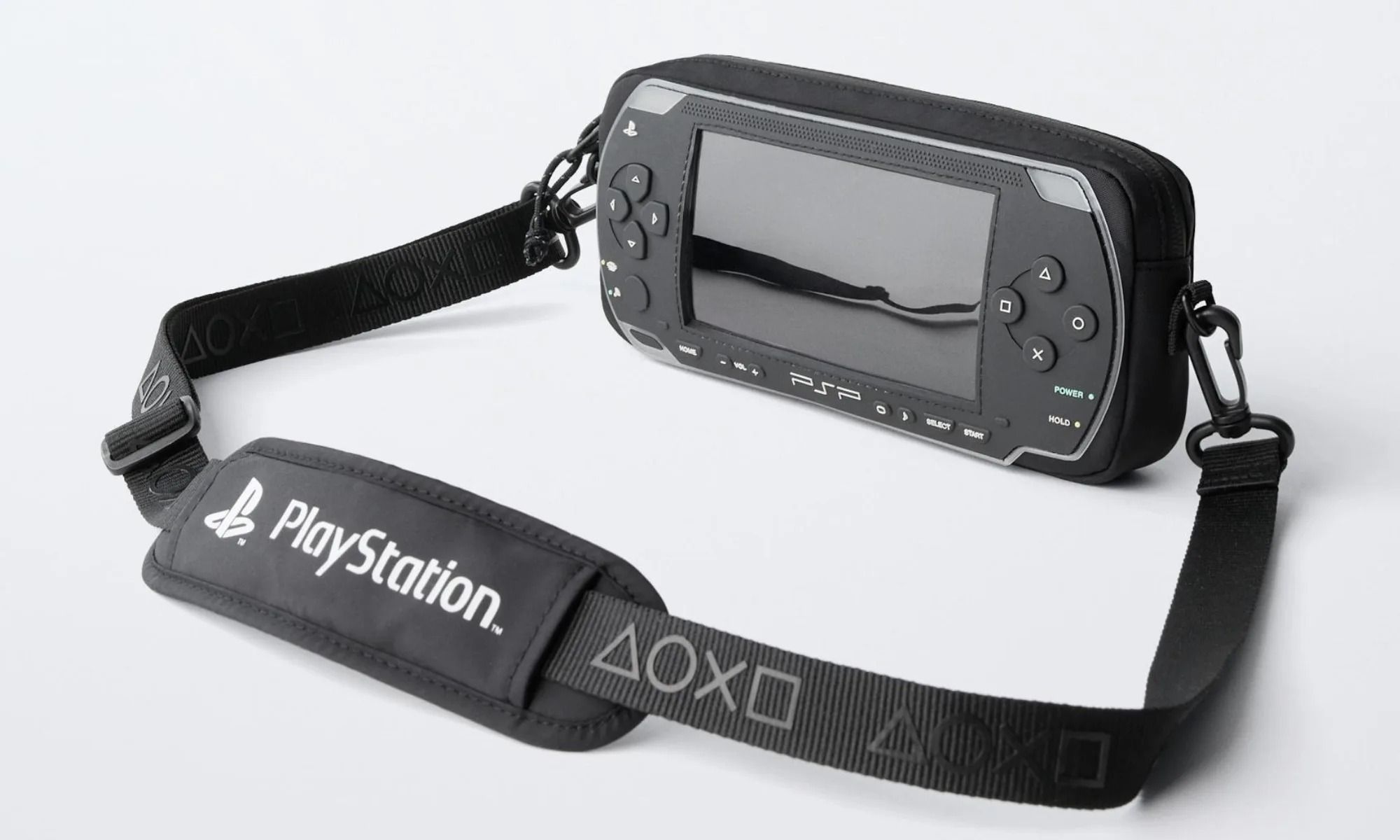 Sony yapmadı, Zara yaptı: PSP çanta olarak geri döndü