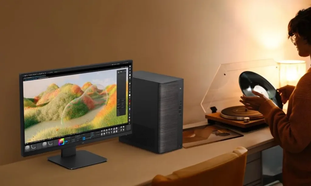 Ahşap dokulu Asus V700 Mini Tower masaüstü bilgisayarlara farklı bir kimlik kazandırıyor